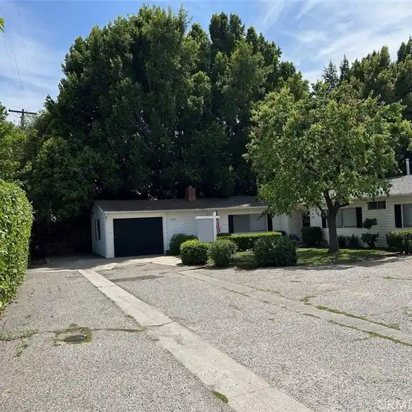 EXPANSIVE SINGLE-STORY HOME