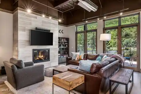 Striking Mountain Contemporary Retreat