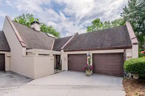 Spacious Updated Condo in the Westlands