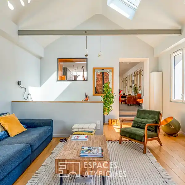 ELEGANT DUPLEX LOFT WITH EXPANSIVE ROOFTOP TERRACE