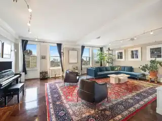 Lovely Home in the Clebourne