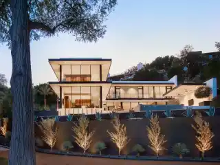 Artfully Crafted Modern Masterpiece on Lake Austin