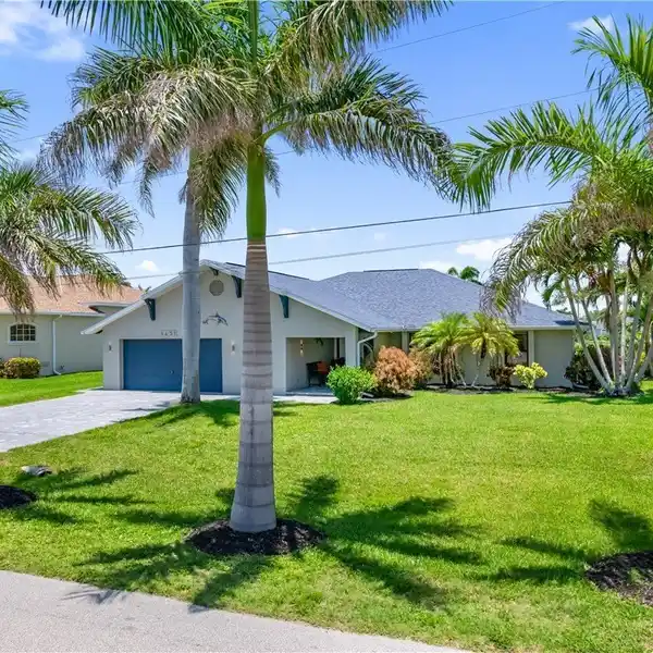 UPDATED POOL HOME WITH GULF SAILBOAT ACCESS