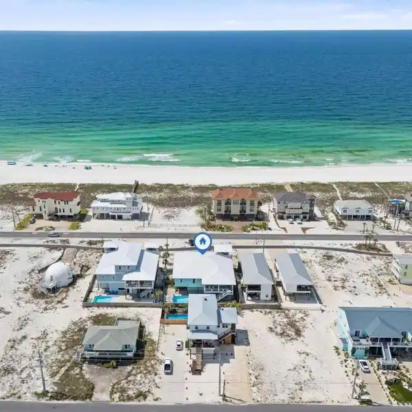 PROFESSIONALLY DESIGNED REMARKABLE RESIDENCE