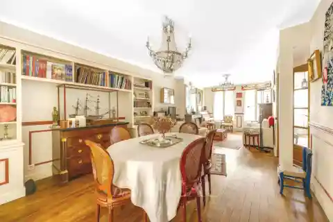 Historic Townhouse with Hidden Garden Terrace