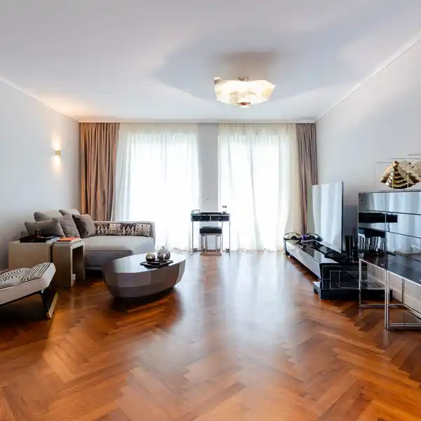 MODERN APARTMENT IN THE SOUGHT-AFTER EUROPAVIERTEL DISTRICT