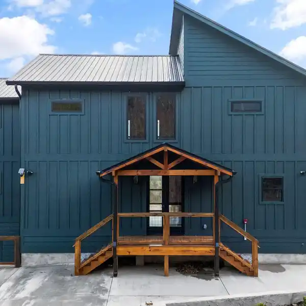 STUNNING MOUNTAIN MODERN CABIN