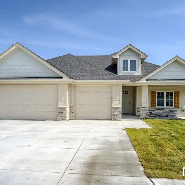 NEW TURNKEY POOL HOME