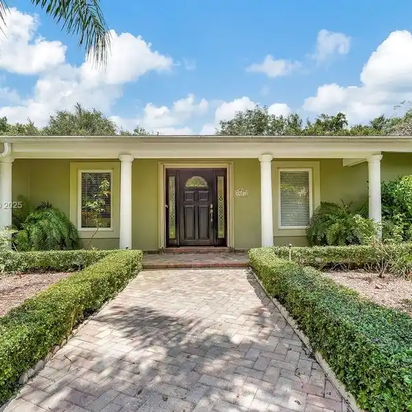 FANTASTIC OPPORTUNITY ON A TRANQUIL STREET