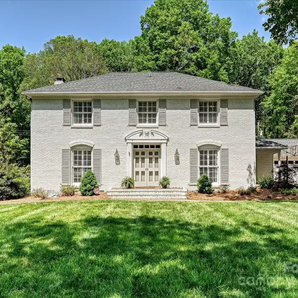 BEAUTIFULLY UPDATED HOME IN BEVERLY WOODS EAST