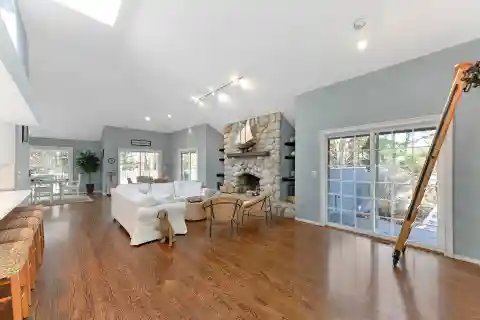 Gorgeous Three Bedroom Rental in a Fabulous Location