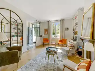 Spacious Property with Garage and Studio