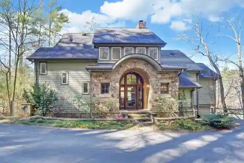 Beautiful Lake Rabun Home