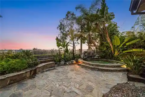 Artfully Composed Estate Offering Ultimate Relaxed Sophistication