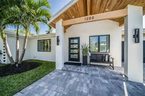 Charming Ranch Style Home in Lake Park