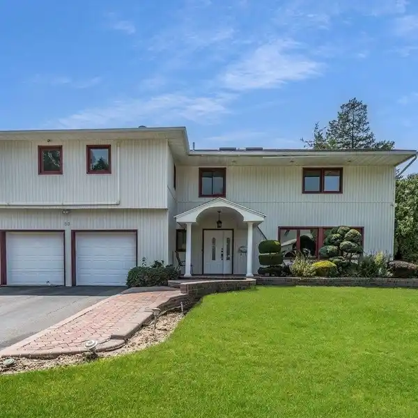 CHARMING COLONIAL WITH MODERN COMFORTS