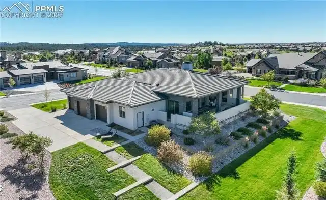 Luxury Living in the Gated Calistoga Village in Flying Horse