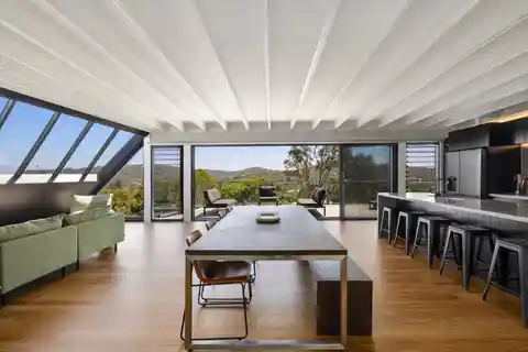 Dramatic Contemporary Re-Invention
