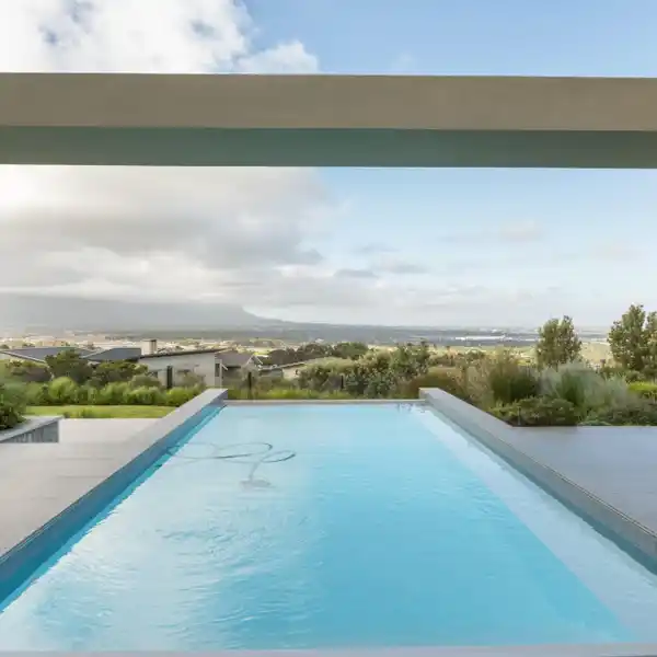 LUXURY RETREAT WITH BREATHTAKING VIEWS