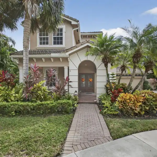 PRIVATE CUL-DE-SAC HOME WITH RESORT-STYLE POOL