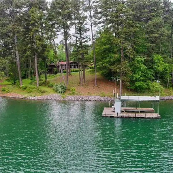 PREMIUM POINT PROPERTY ON LAKE LANIER