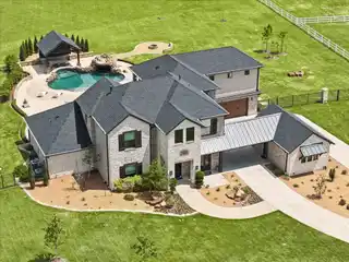 Model-like Home in an Equestrian Community