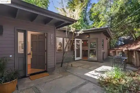 Dreamy Creekside Home with Accessory Unit