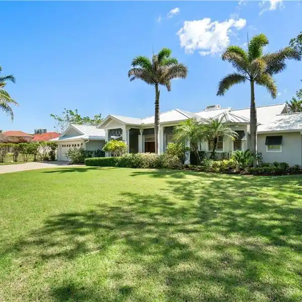 STUNNING WATERFRONT RETREAT IN SEAGATE
