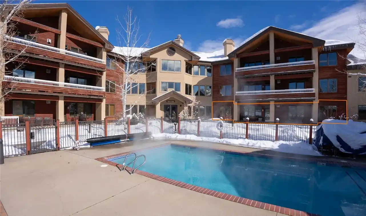 Turnkey Ground Floor Condo in Aspen Lodge at Trappeur's Crossing