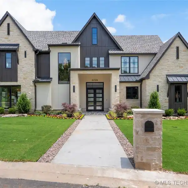 GORGEOUS HOME IN THE GATED COMMUNITY OF CRESTWOOD AT THE RIVER