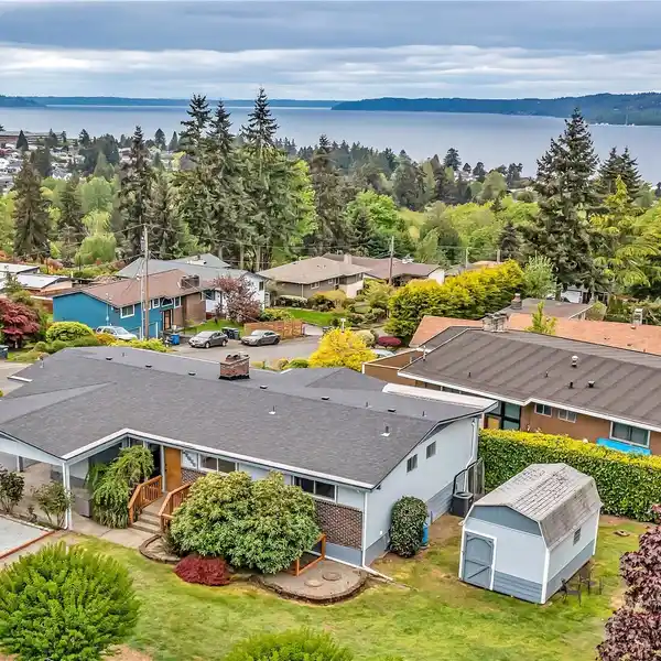 BEAUTIFULLY MAINTAINED HOME WITH PANORAMIC VIEWS