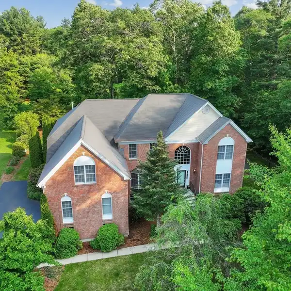 GRAND BRICK-FRONT COLONIAL