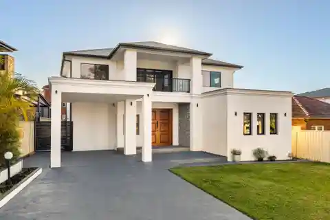 Statement Family Residence with a Versatile Layout