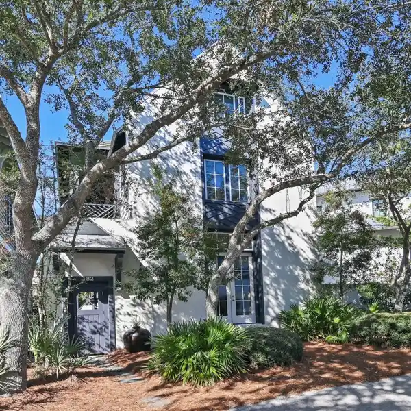 TIMELESS COASTAL LIVING