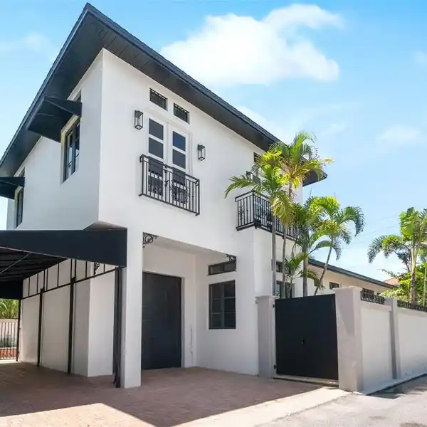 MOVE-IN READY COASTAL GEM ON SIESTA KEY