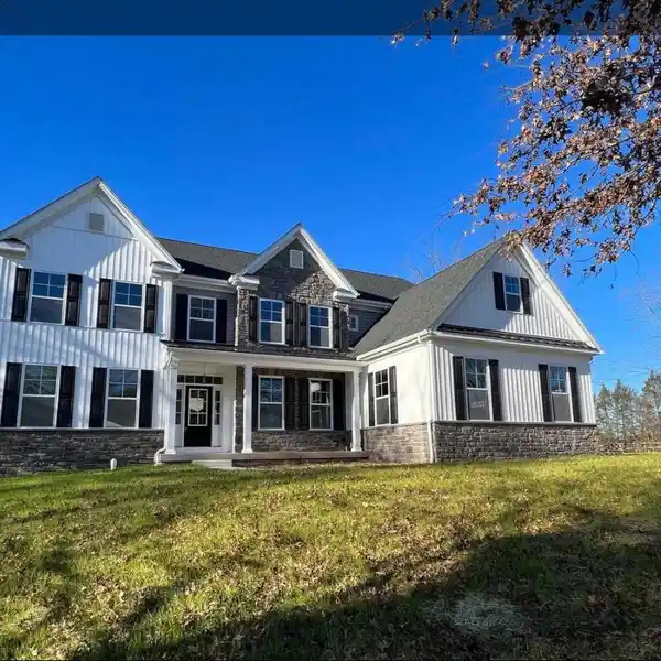 NEW CONSTRUCTION CUSTOM BUILT HOME
