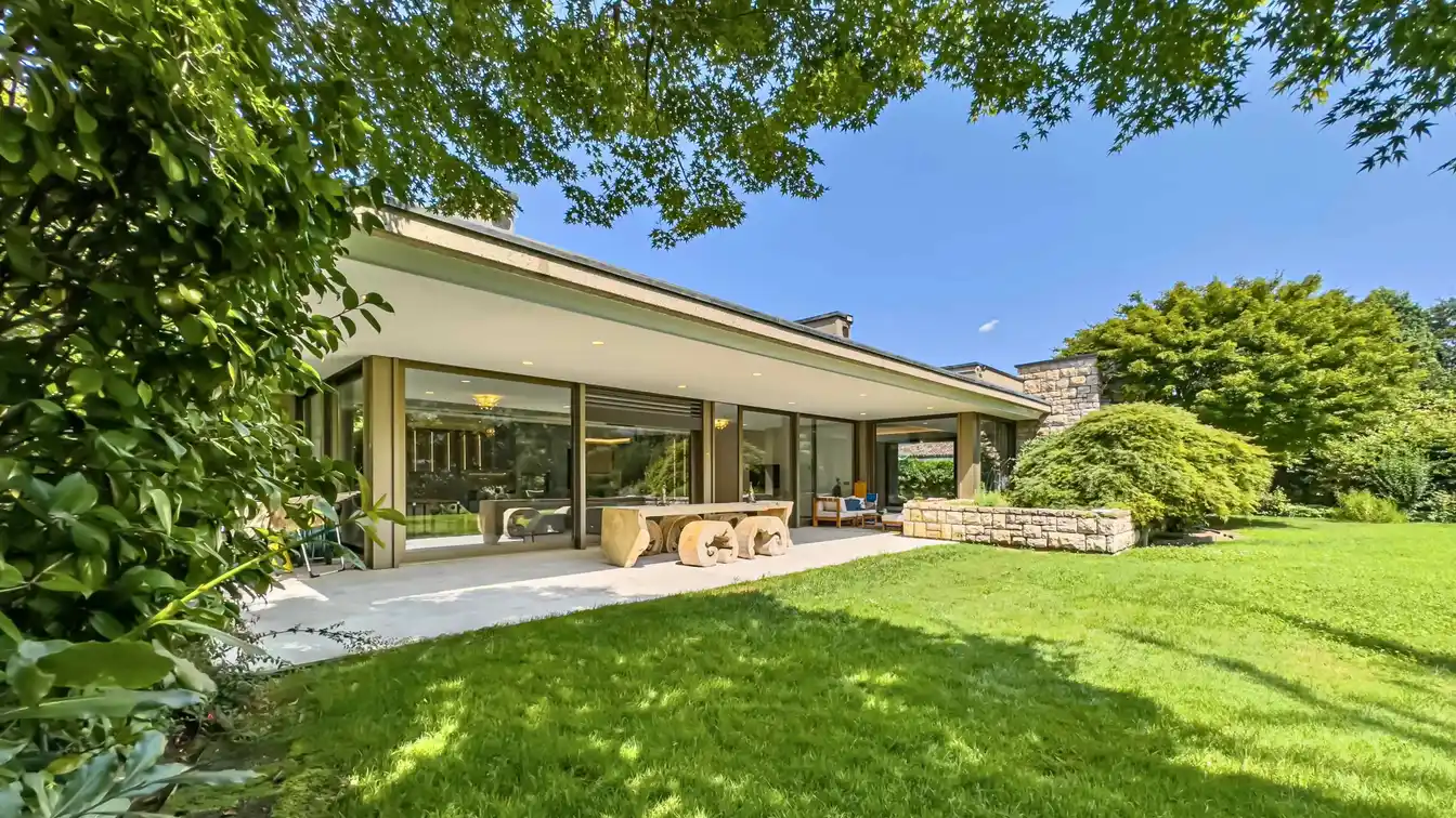 Stunning Modern Residence