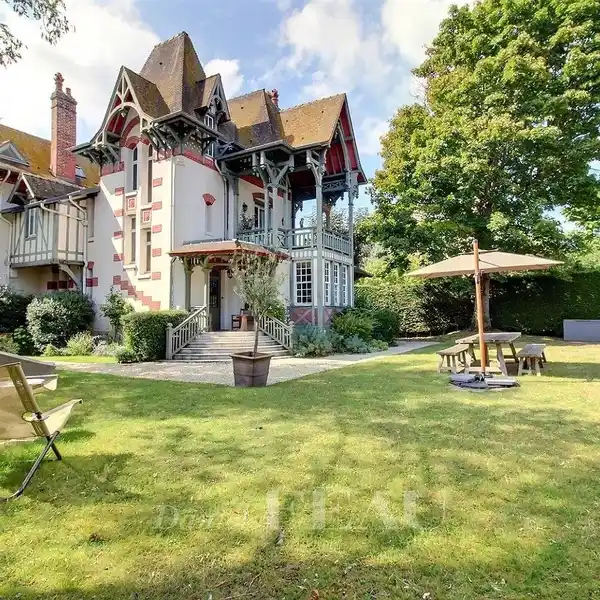 SUPERB SEASIDE VILLA