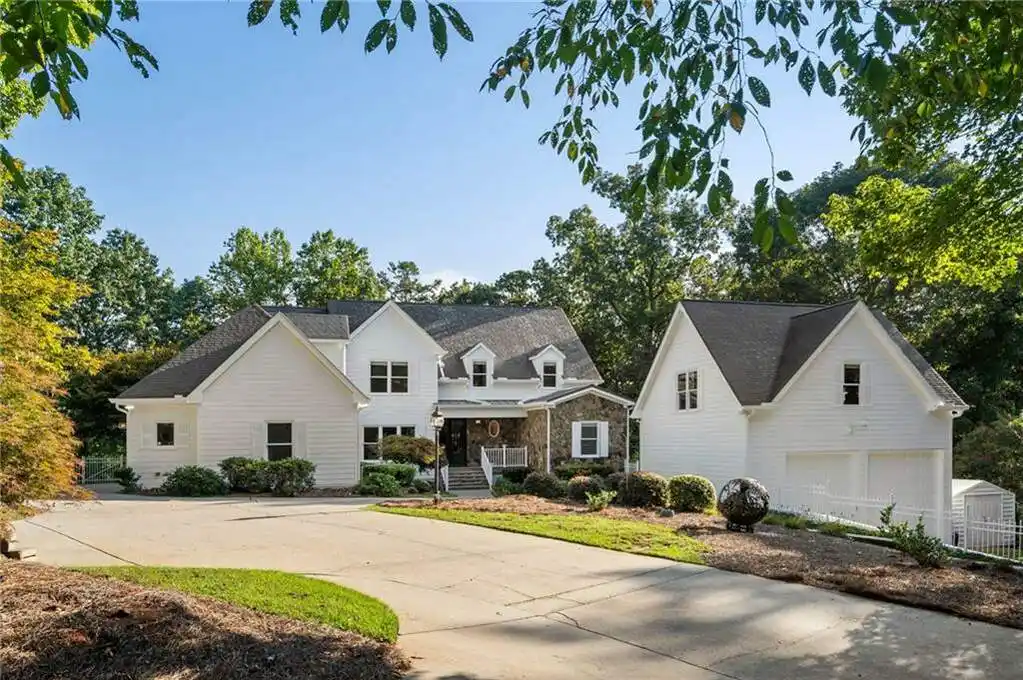 Luxury Seven Bedroom Lake Estate