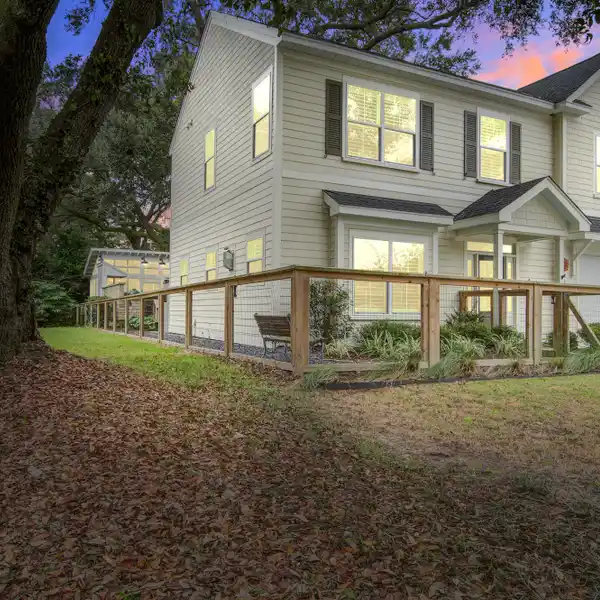 RARE GEM IN RIVERLAND TERRACE