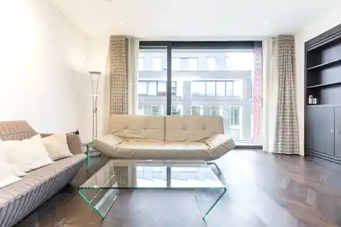 Large Open Plan Two Bedroom Apartment in Mayfair