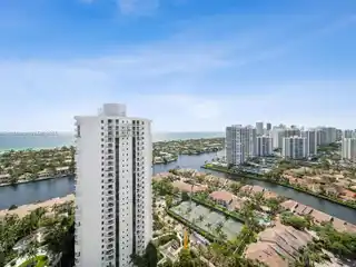 Bright Unit with Amazing Views