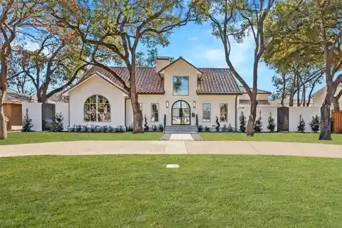 Beautifully Updated Home Boasting Thoughtful High-end Design