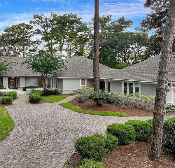 CUSTOM BEAUTY IN MOSS CREEK