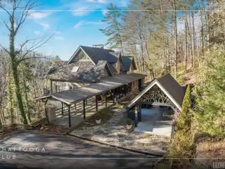 Log Home on Nearly Five Acres in the Chattooga Club