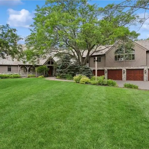 SECLUDED EXECUTIVE ESTATE