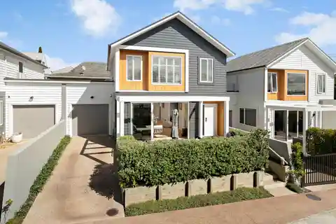 Modern Freehold Home Steps from Murrays Bay Beach