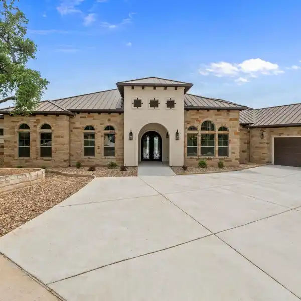 PRIVATE GATED SEVEN-PLUS-ACRE PROPERTY