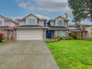 Well-maintained Home in Popular Saunders