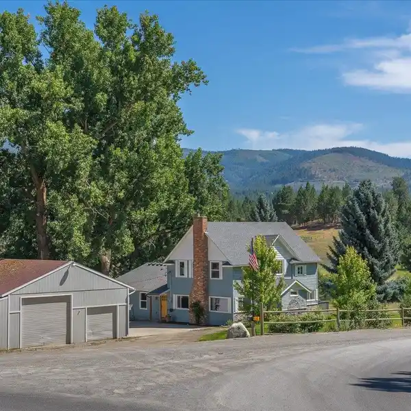 CROSS-FENCED LIBERTY LAKE PROPERTY PERFECT FOR HORSES & OUTDOOR LIVING